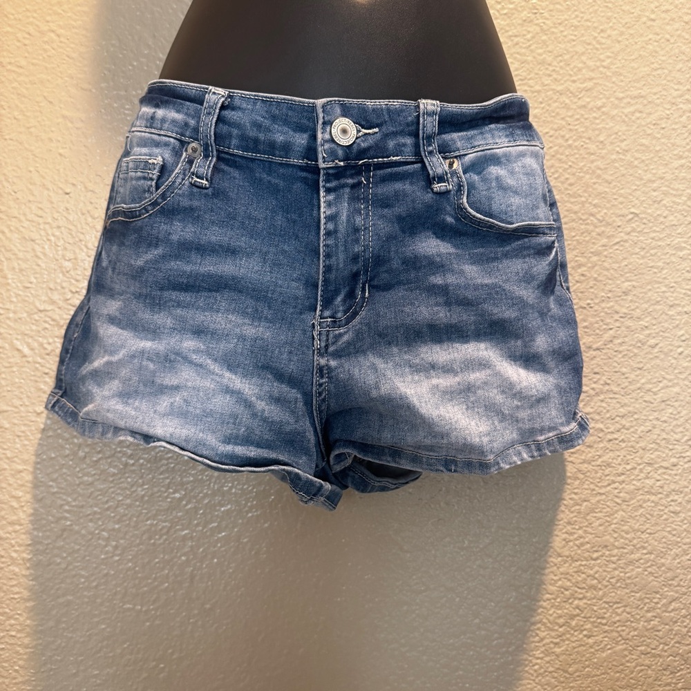 Mini denim shorts no back pockets style juniors size 5 an women’s size small